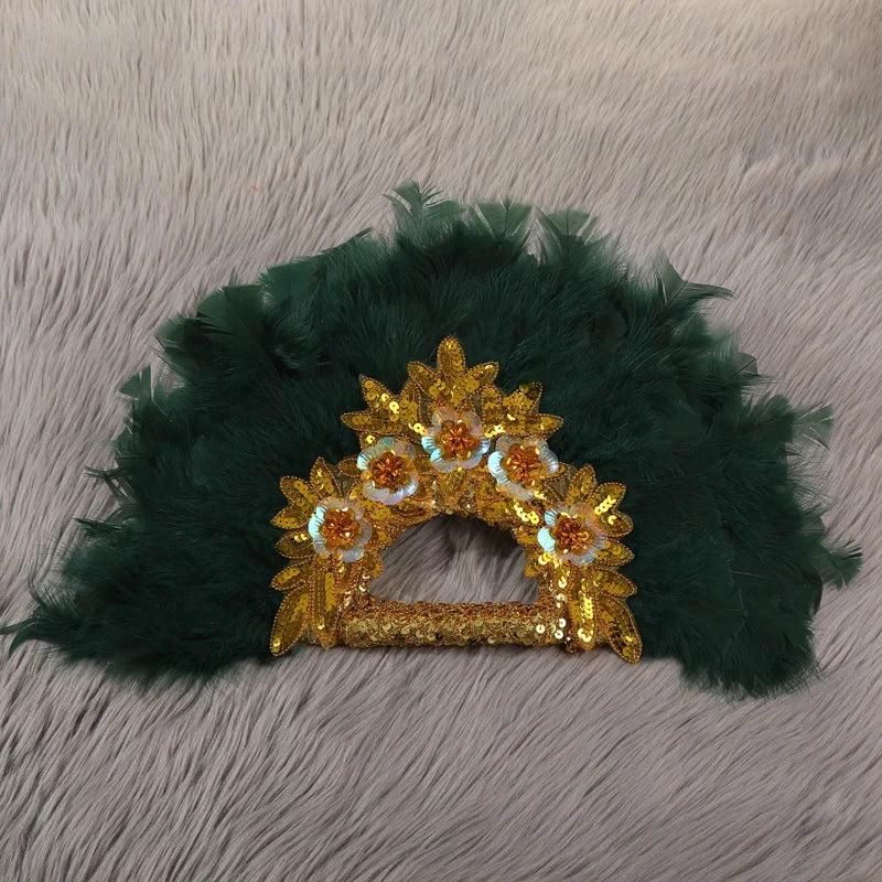 Elegant  feather fan, for the bride and bridesmaids to add a touch of romantic style, so that every moment becomes an eternal me