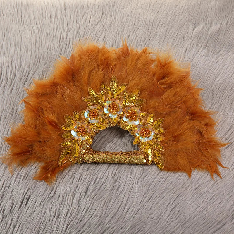 Elegant  feather fan, for the bride and bridesmaids to add a touch of romantic style, so that every moment becomes an eternal me