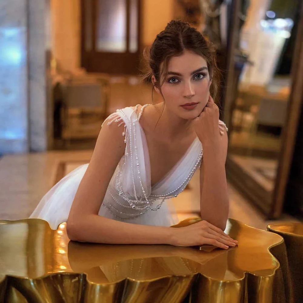 Customized Simple Beading Wedding Dresses A-Line V-Neck Sleeveless Bride Gown Plus Size Bohomian Wedding Gowns for Bridal