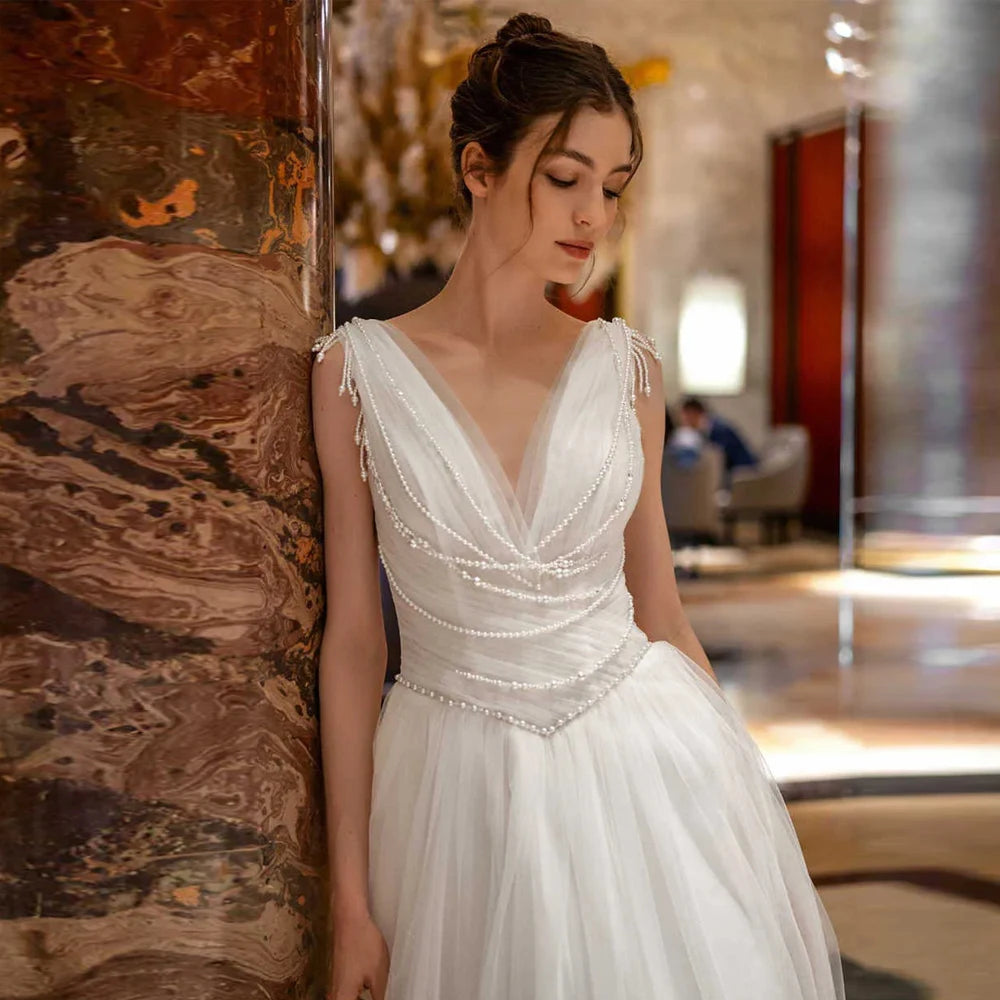 Customized Simple Beading Wedding Dresses A-Line V-Neck Sleeveless Bride Gown Plus Size Bohomian Wedding Gowns for Bridal