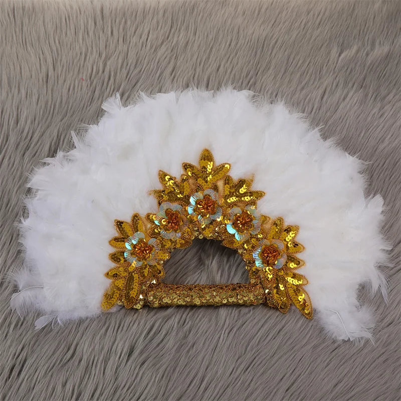 Elegant  feather fan, for the bride and bridesmaids to add a touch of romantic style, so that every moment becomes an eternal me