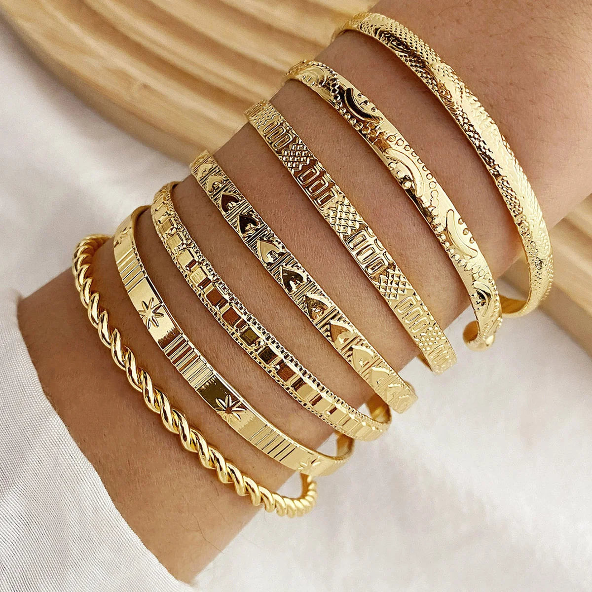 (Copy) 7 Pcs/Set Punk Gold Color Bracelets for Women Streetwear Goth Heart Prints Metal Design Open Bangle Fashion Jewelry Gifts 2024