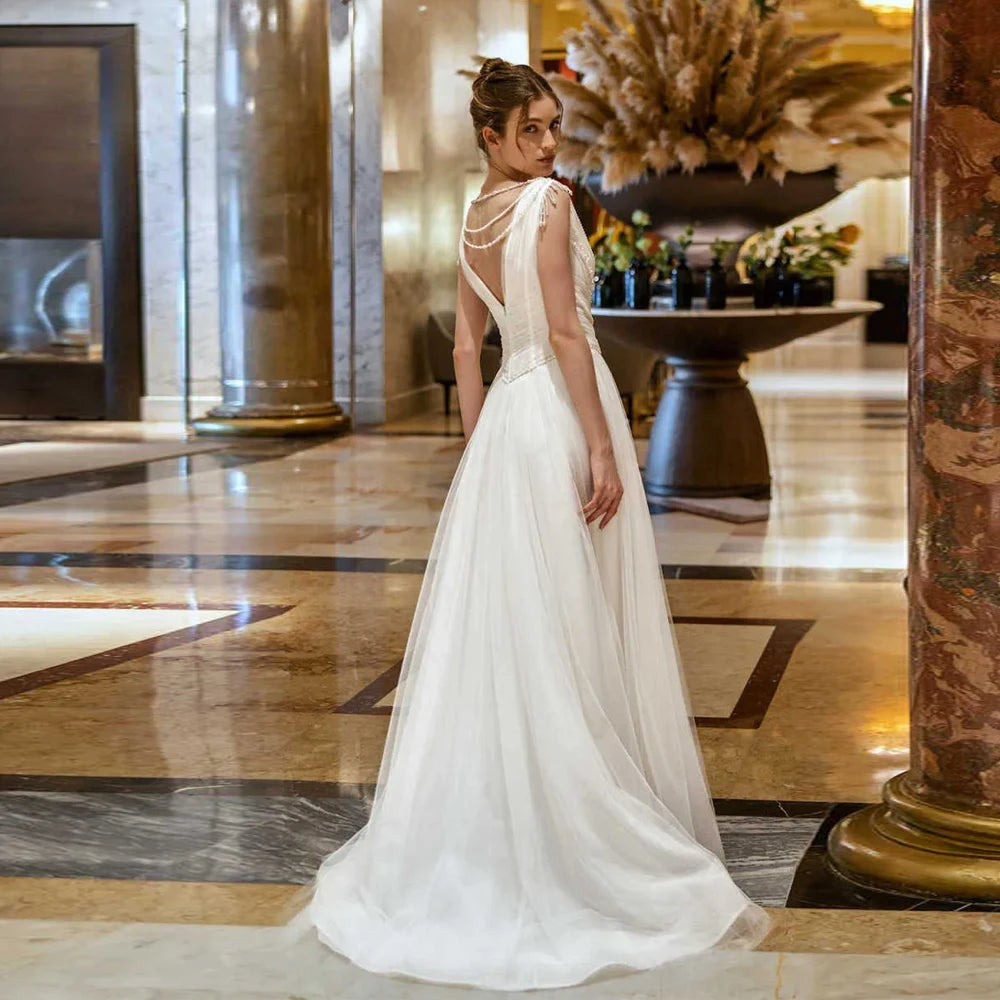 Customized Simple Beading Wedding Dresses A-Line V-Neck Sleeveless Bride Gown Plus Size Bohomian Wedding Gowns for Bridal